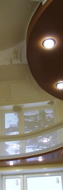 Двухуровневый натяжной потолок.